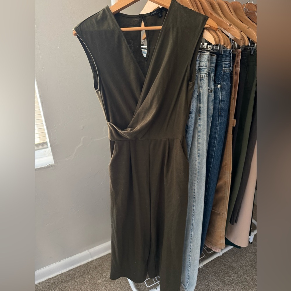 Women’s Capri Jumpsuit/Pantsuit
